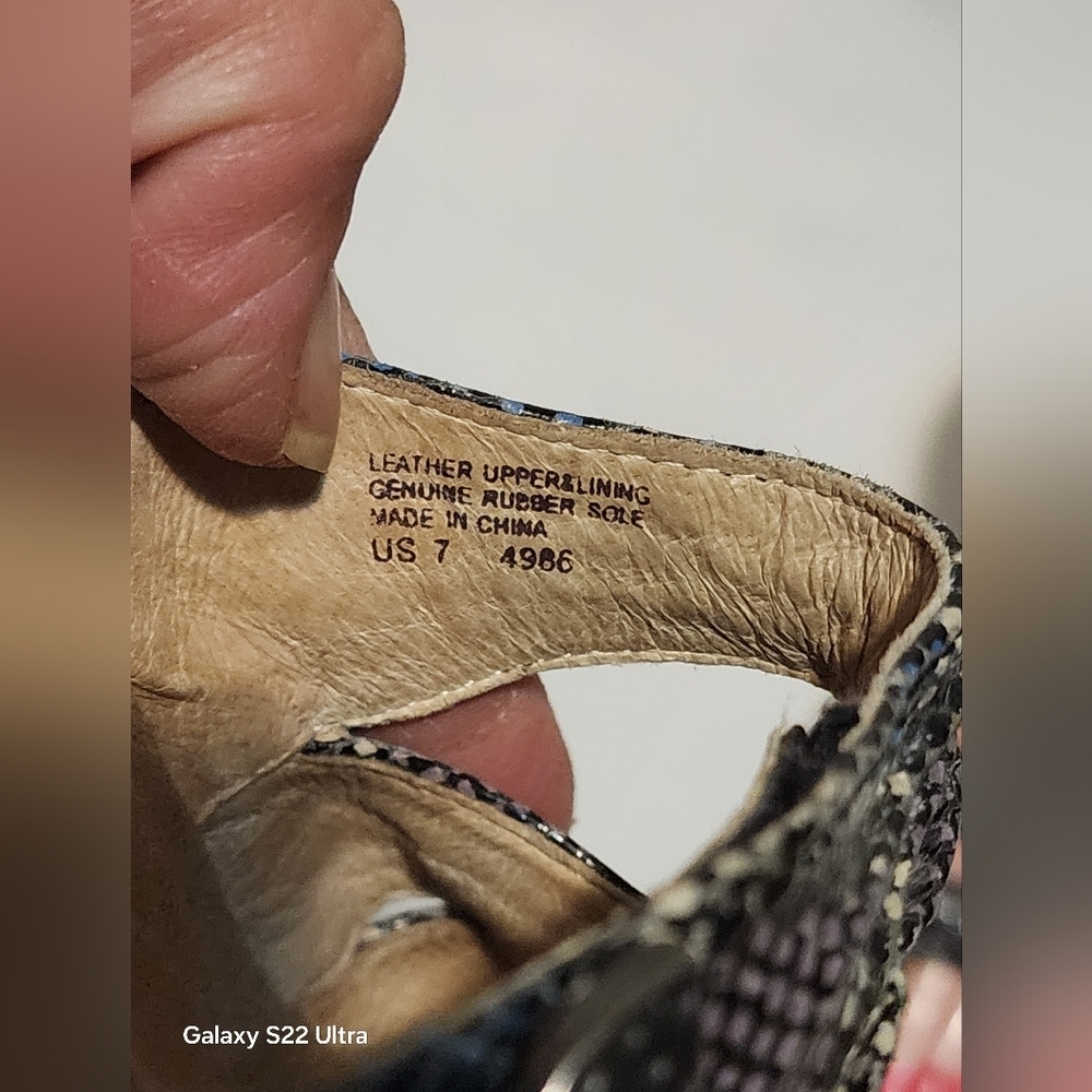 Women's Black Strappy Sandals - Picture 7 of 7